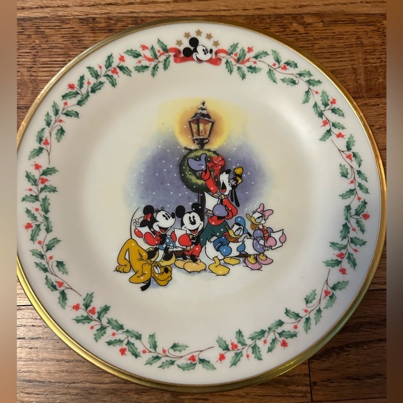 Lenox Disney Holiday “A Carolin’ We Go” Collectible Plate - Picture 6 of 9